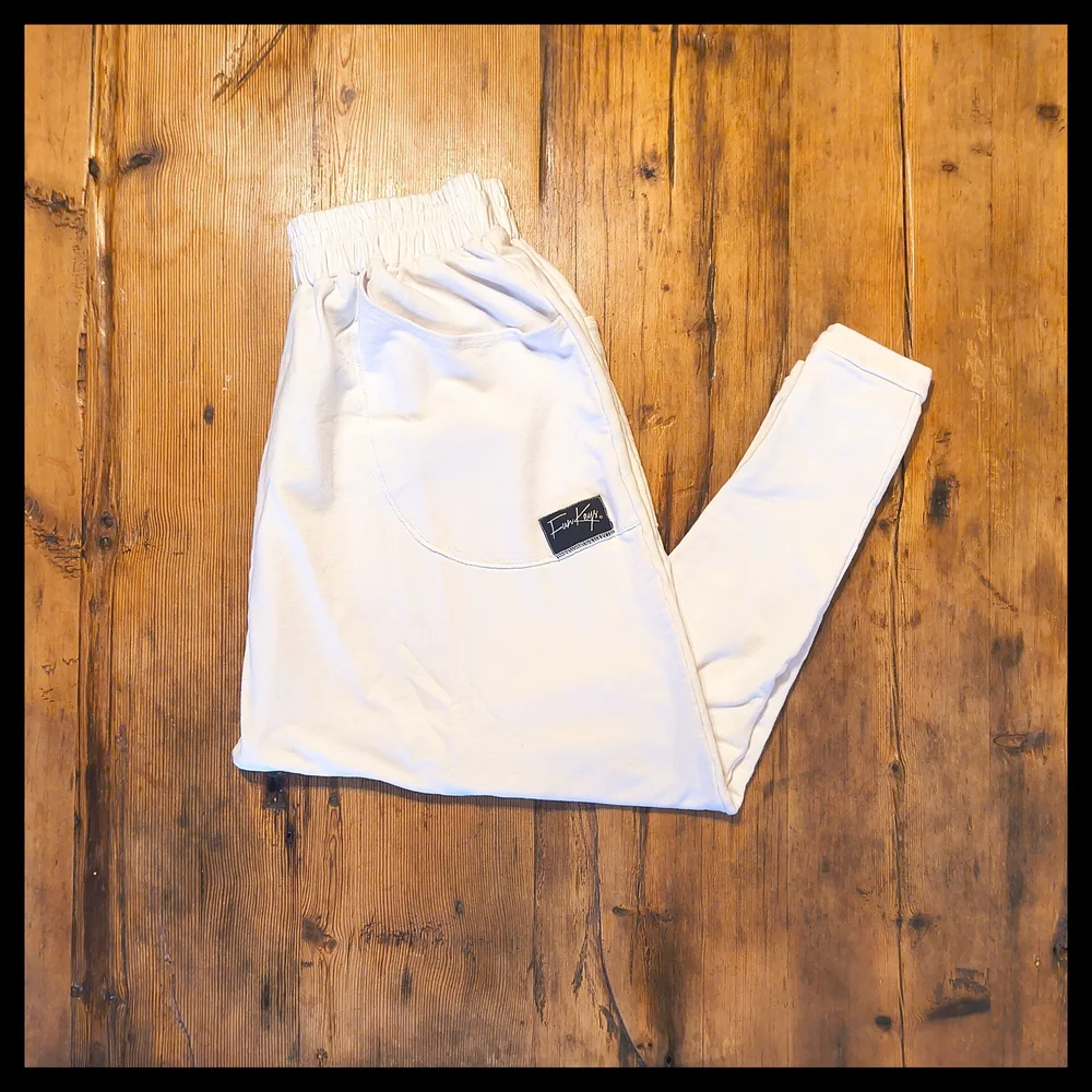 🧘🏼🕉 White Cotton Harem Jogger Drop Crotch Pants with Deep Pockets - Picture 3 of 6